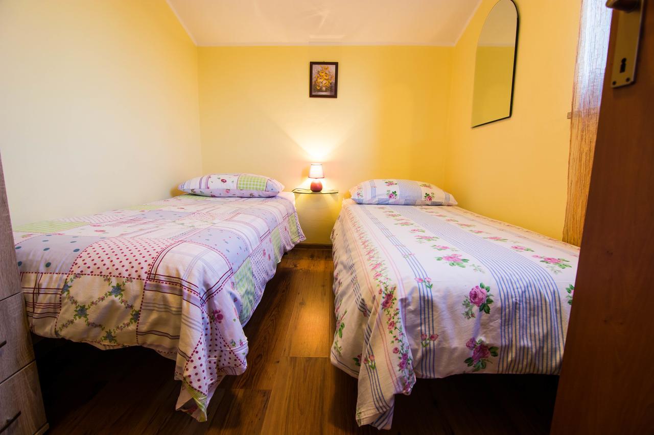 Apartments Angela 1711 Rakalj Εξωτερικό φωτογραφία