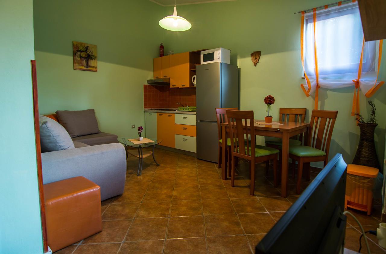 Apartments Angela 1711 Rakalj Εξωτερικό φωτογραφία