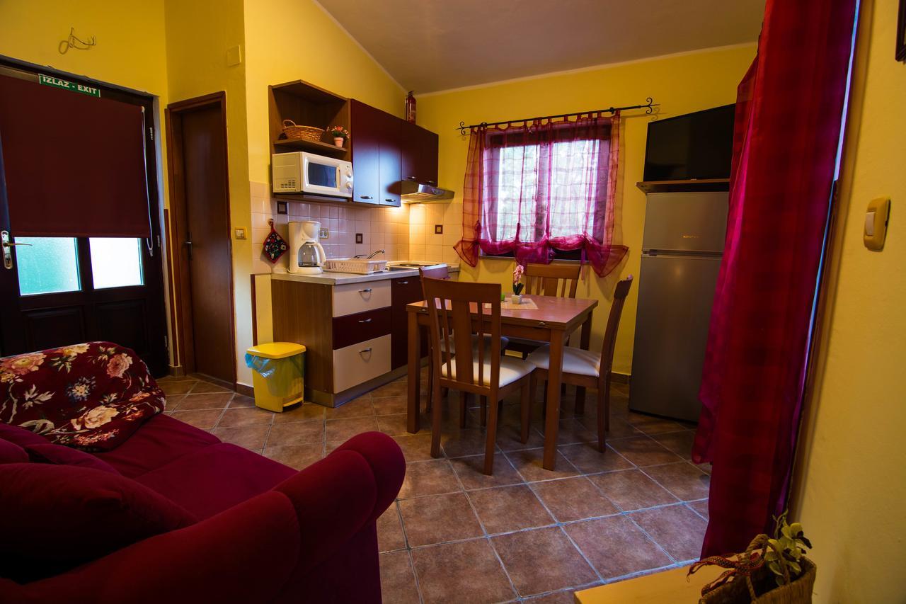 Apartments Angela 1711 Rakalj Εξωτερικό φωτογραφία
