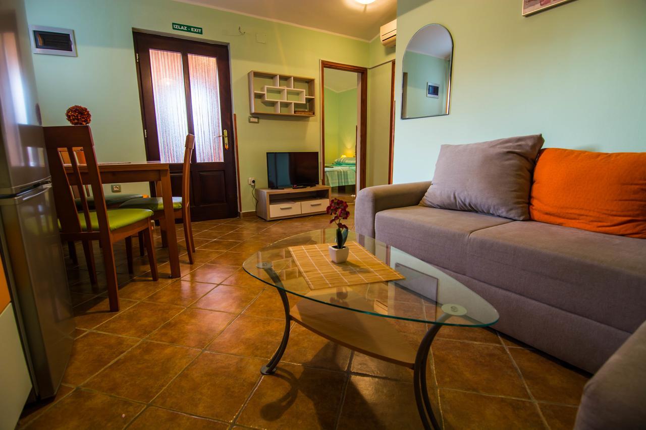 Apartments Angela 1711 Rakalj Εξωτερικό φωτογραφία